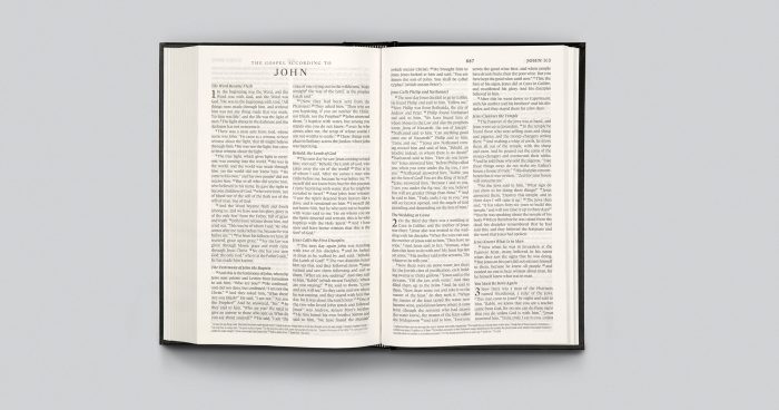 ESV Premium Pew and Worship Bible (Hardcover, Black) - Image 2